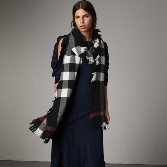 Burberry Mega Check Unisex Wool Scarf - Picture 1 of 4